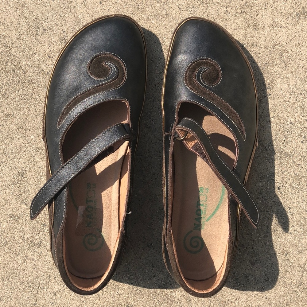 Naot 39 womens Mary Jane flats Velcro closure